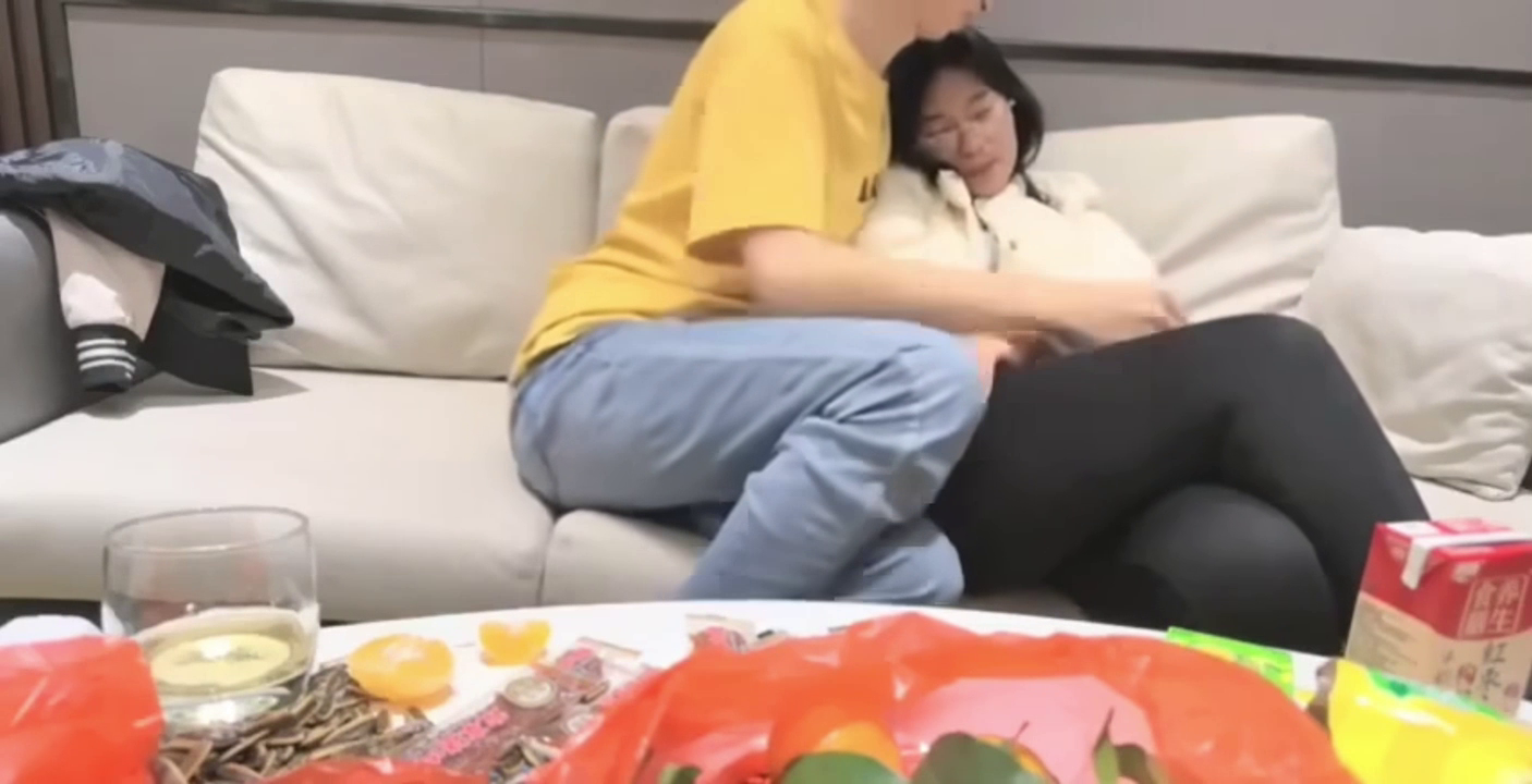 พาสาวแว่นมากินเหล้าที่ห้อง เมาแล้วจับเย็ดหีเลยน่าโดนชิบหายเสียวมากเห็นแม่งโดนเย็ดแล้วโคตรชอบเลยถ้าจะเด็ดขนาดนี้ฟินชิบหายอยากจับแม่งซอยหีจริงๆ