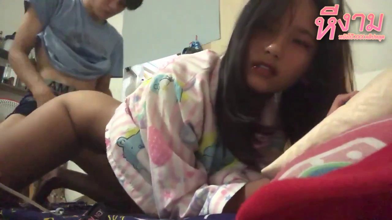 น้องส้ม สาวหน้าสวยหุ่นบางมาโดนแฟนหนุ่มปี 3 มาจับชวนน้องส้มตั้งกล้องจับเย็ดสดซอยหีท่าหมาซอยหีโครตเด็ดร่อนเอวอย่างเด็ดจัดๆลีลาอย่างมันส์ เย็ดเสียวครางเสียวลั่นห้องลีลาอย่างโดน